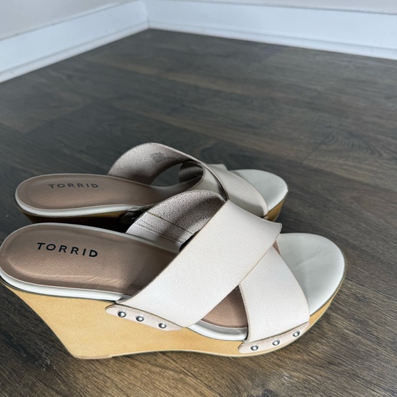 Torrid Women's Cream Wood Wedge Platform Sandals Size 12 WW - Picture 3 of 8